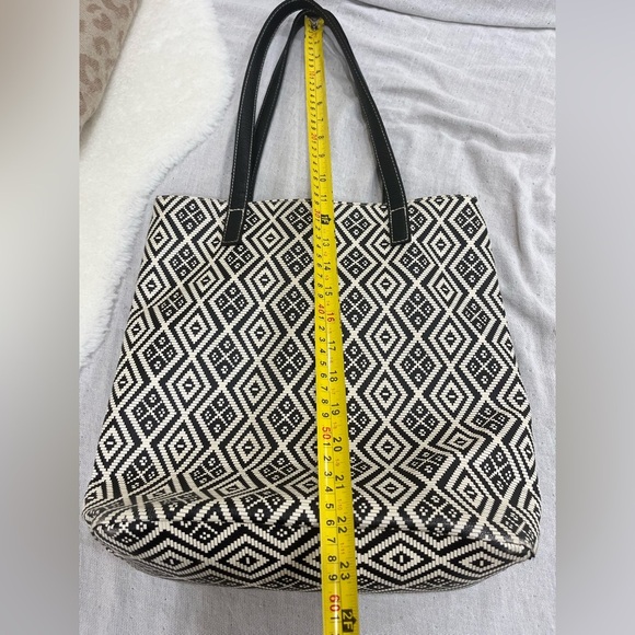 Black and White Geometric Tote Bag - Picture 2 of 13